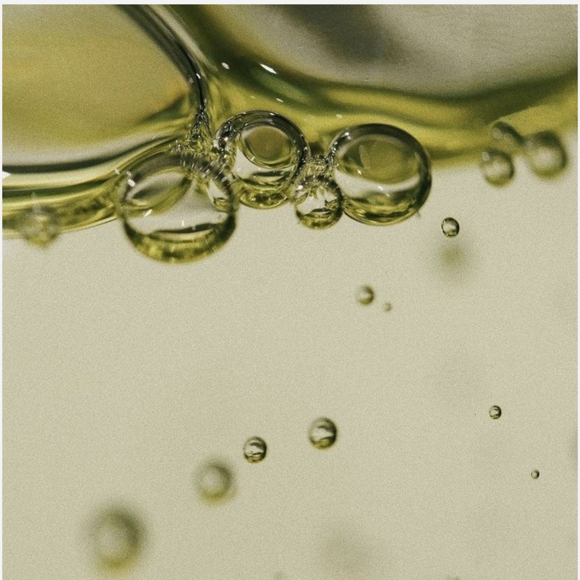 An image shwing the texture of Moringa oil